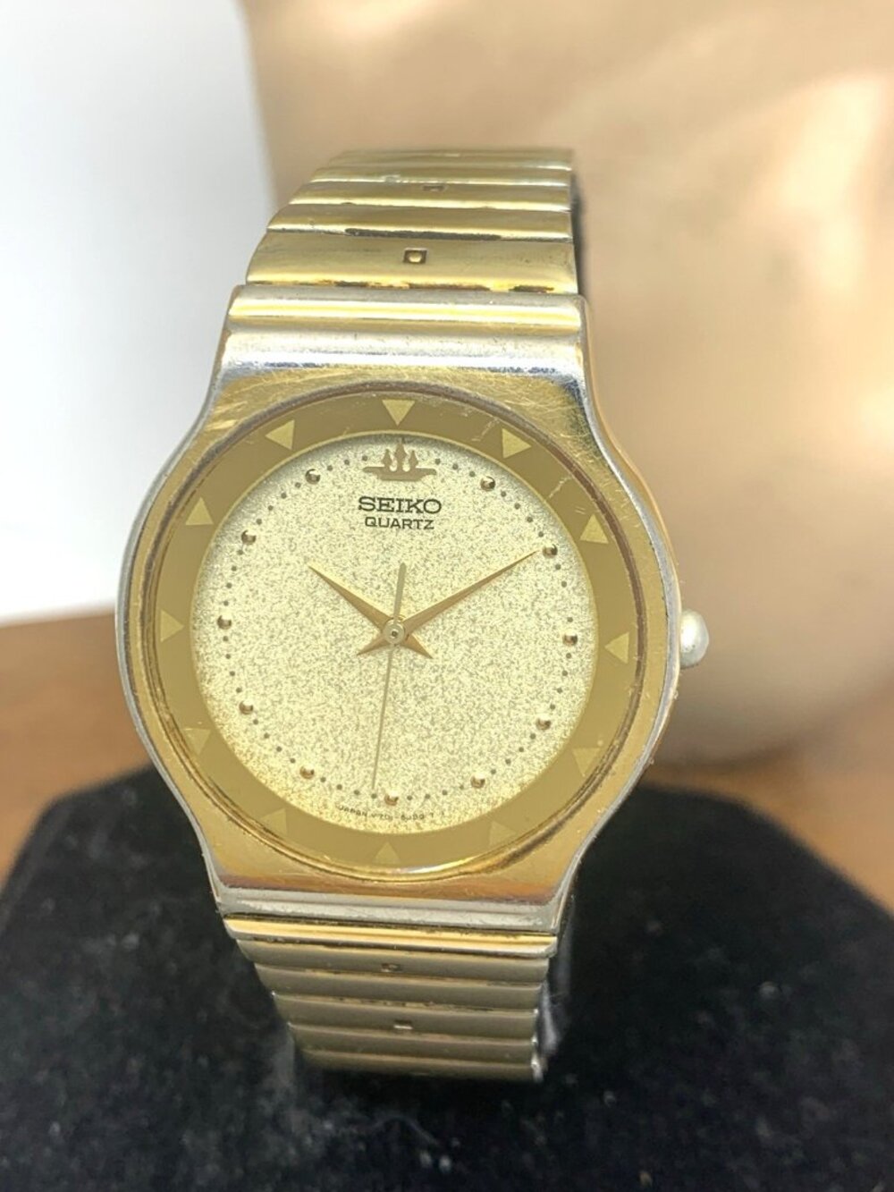 Seiko Galaxy Women's Watch V701-6J0A Quartz Gold Stainless Steel 31mm